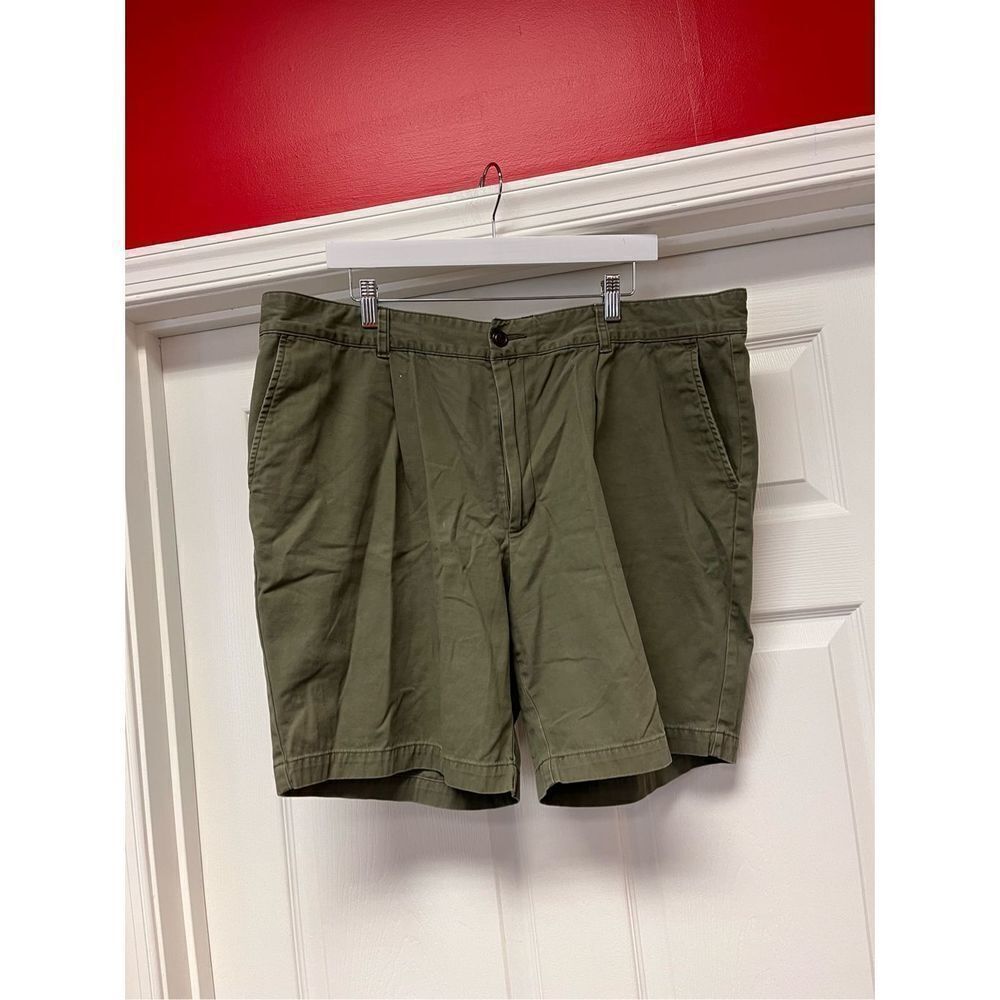 Dockers Green Khaki Pleated Bermuda Shorts sz 42